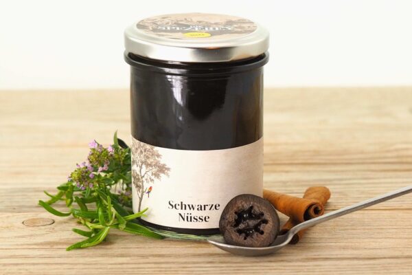 Schwarze Nüsse